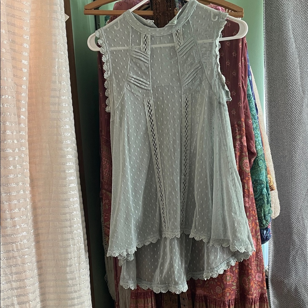 💋 Free People Chic Sleeveless Lace Blouse - Light Blue xs